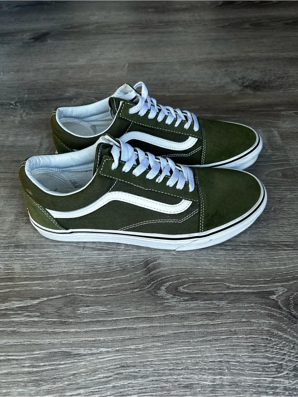 Vans Men's Olive Green Low-Top Skate Sneakers with White Stripe
